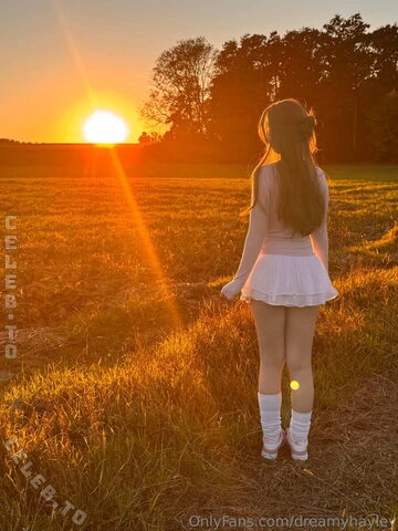 Dreamyhayley nude photo 73