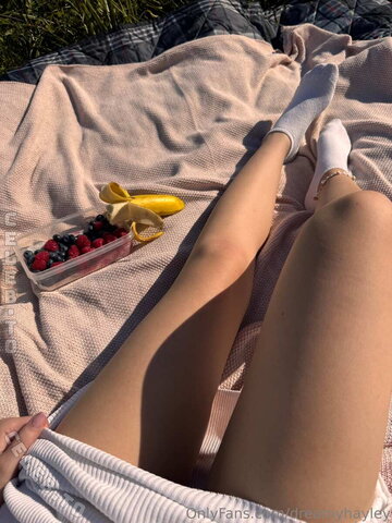 Dreamyhayley nude photo 29