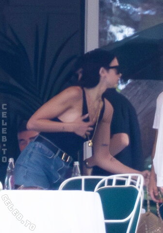Dua Lipa nude photo 2