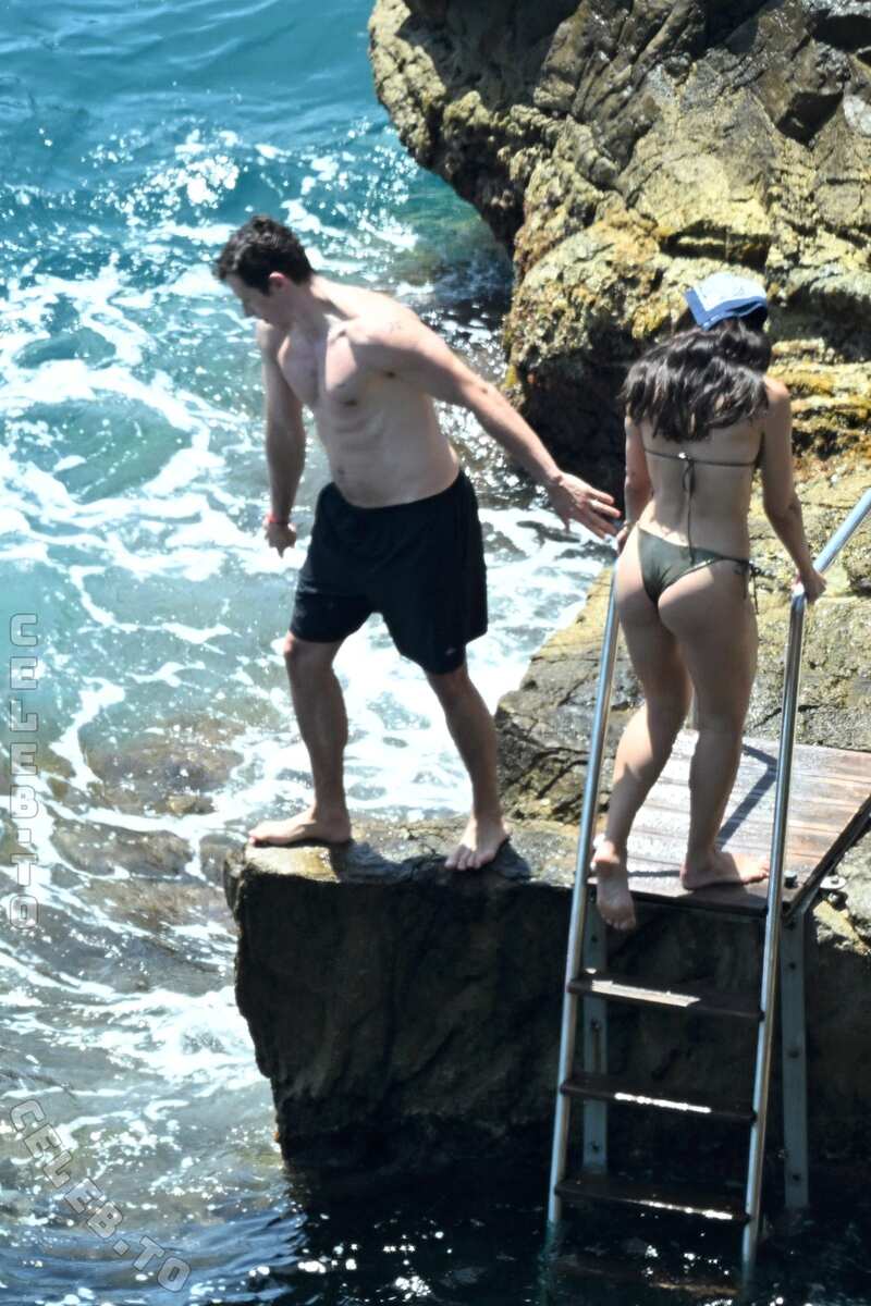 Dua Lipa nude photo 10