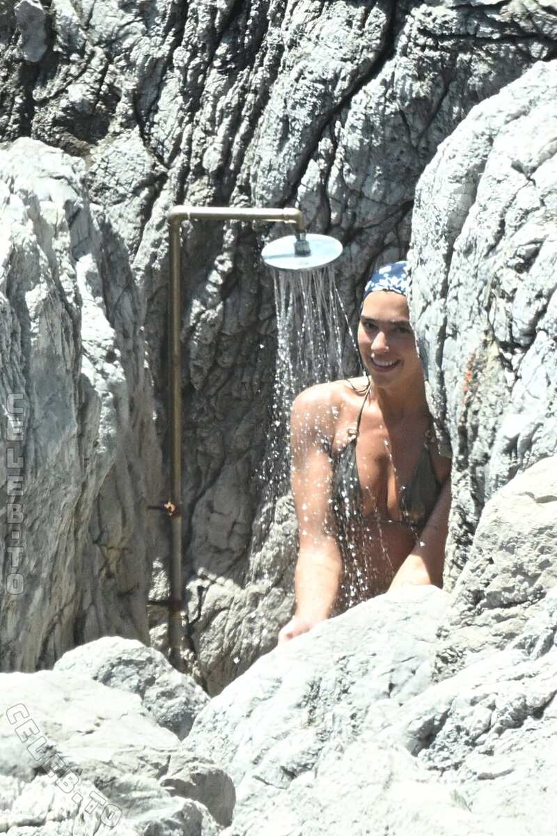 Dua Lipa nude photo 23
