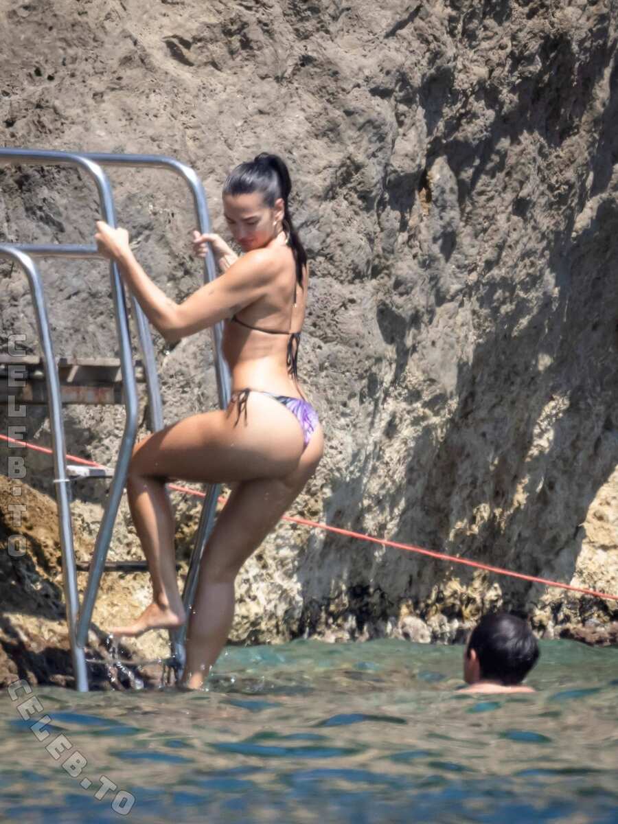 Dua Lipa nude photo 7