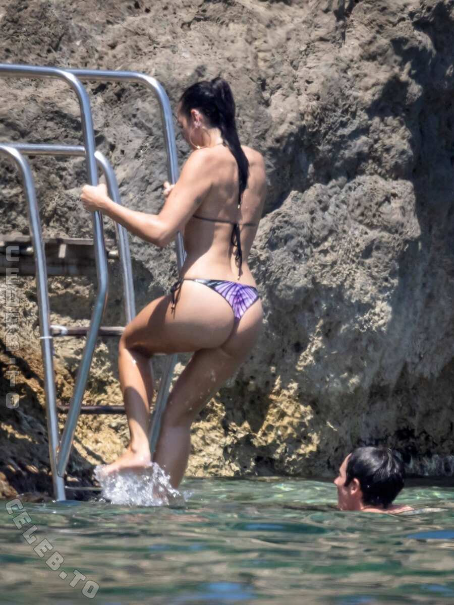 Dua Lipa nude photo 8