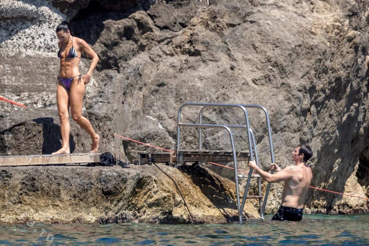 Dua Lipa nude photo 16