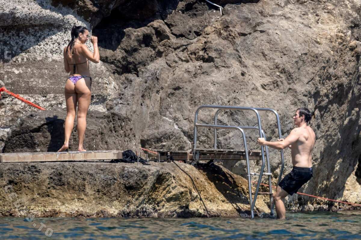 Dua Lipa nude photo 17