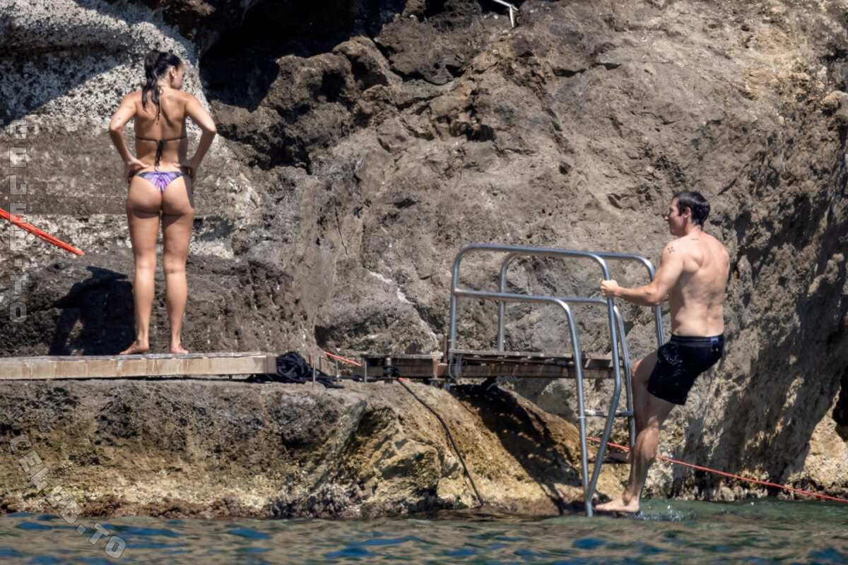 Dua Lipa nude photo 18