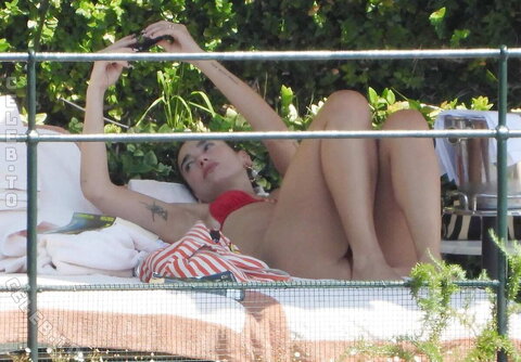 Dua Lipa nude photo 123