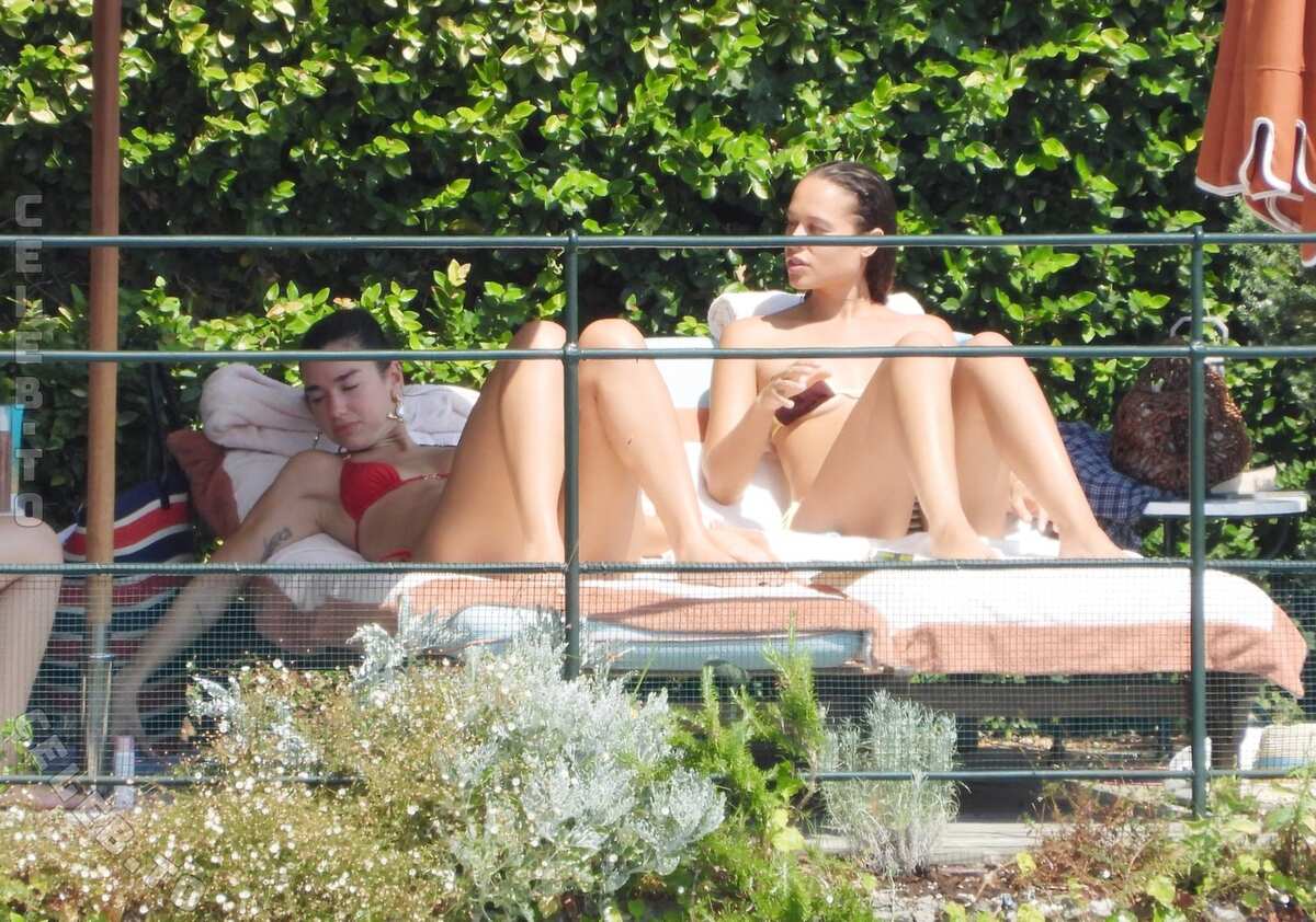 Dua Lipa nude photo 9