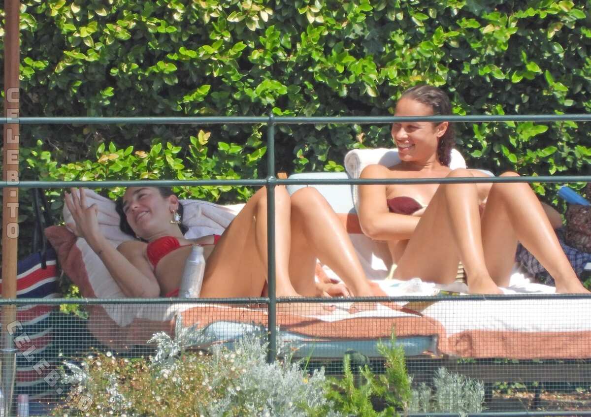 Dua Lipa nude photo 12