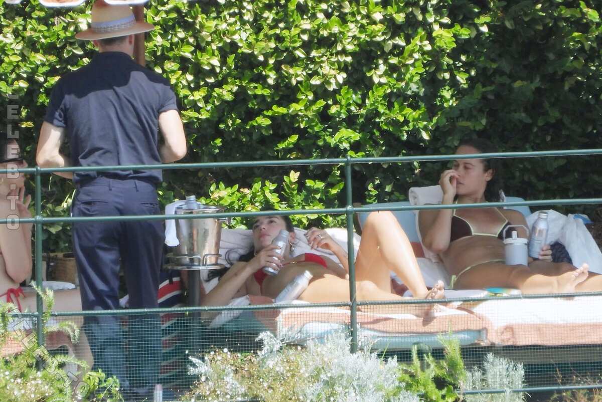 Dua Lipa nude photo 15