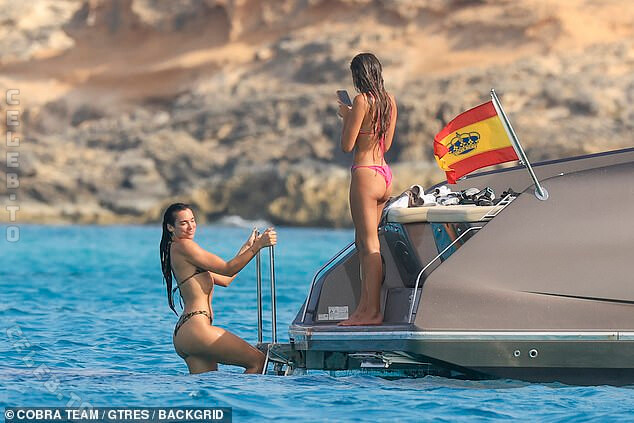Dua Lipa nude photo 9