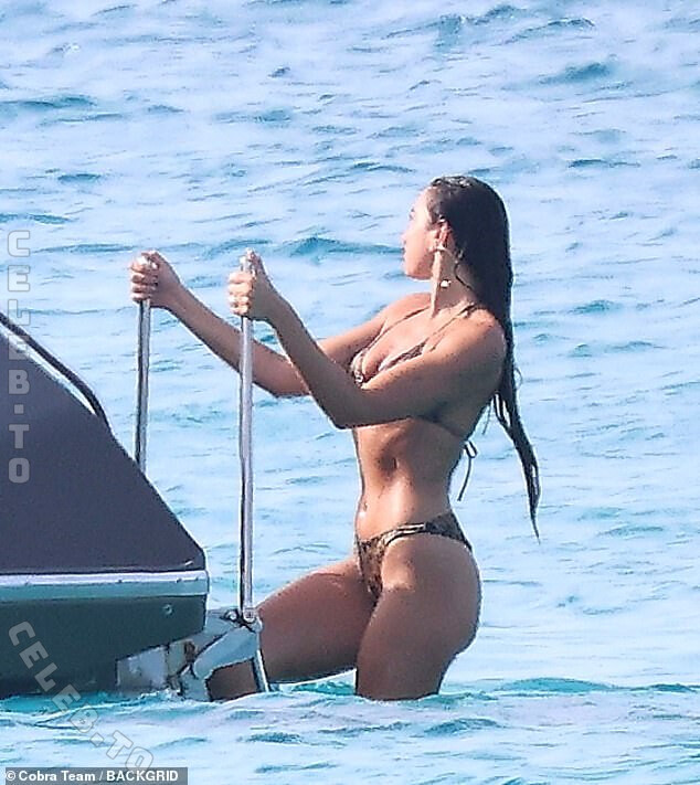 Dua Lipa nude photo 10