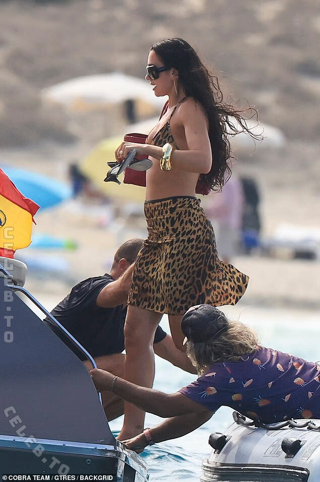 Dua Lipa nude photo 12