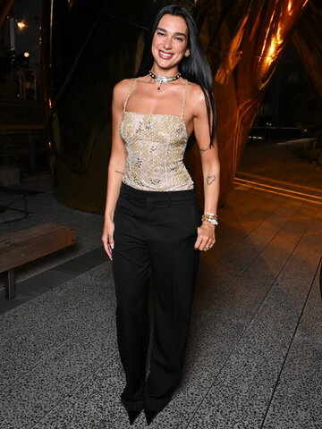 Dua Lipa Hot (2 photos)