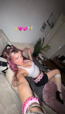 Dueja nude photo 1