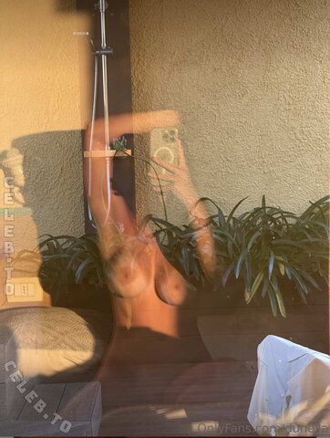 Duna donuts nude photo 4