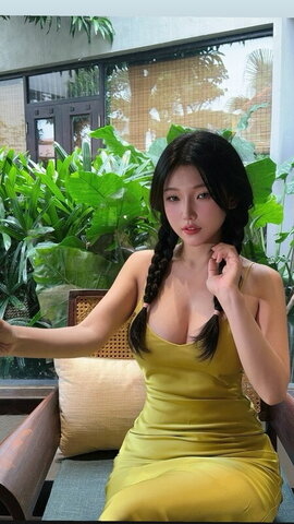 Duyenn Hipp nude photo 1