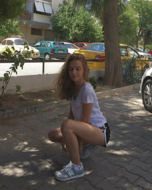 Duygu Atıl nude photo 11
