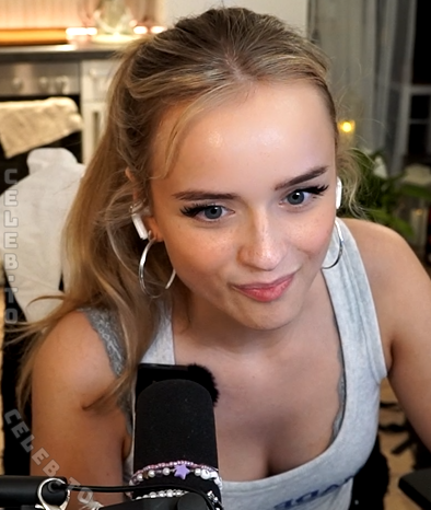 easyemi nude photo 1