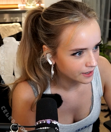 easyemi nude photo 2