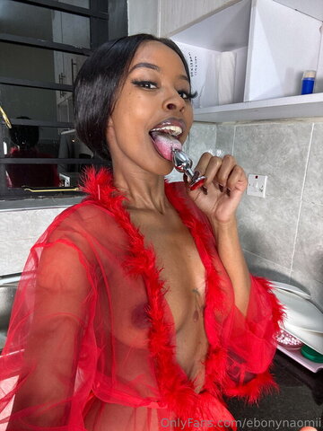 ebonynaomii photo 1