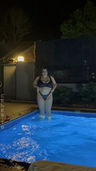 Ebru Uslu nude photo 1