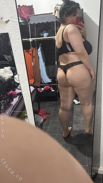 Ebru Uslu nude photo 3