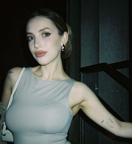 Eda Yaman nude photo 1