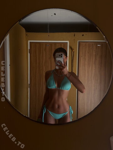 edaat.c nude photo 2