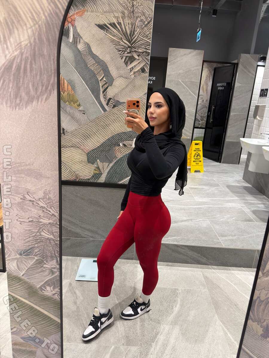 Edatastan nude photo 6