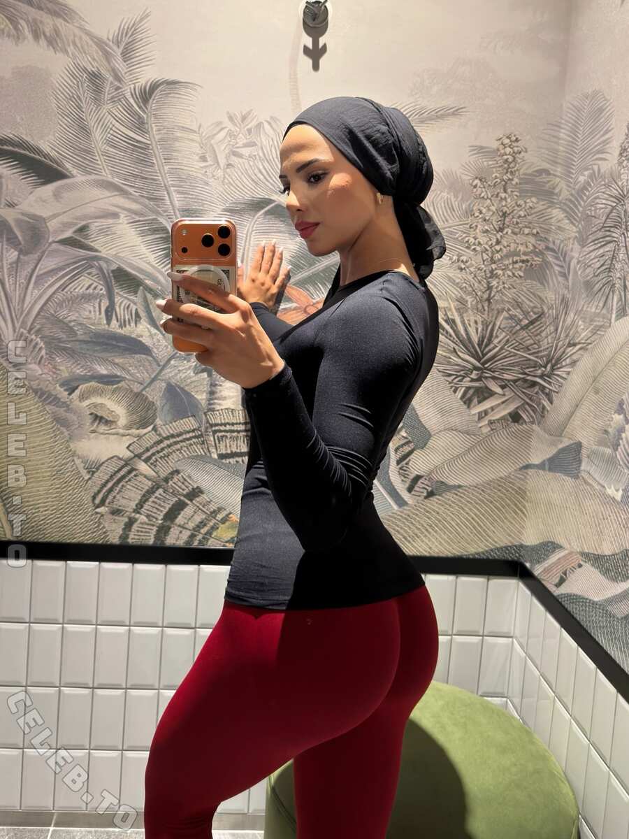 Edatastan nude photo 8