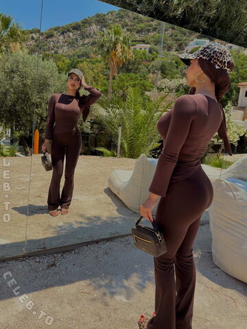 Edatastan nude photo 2