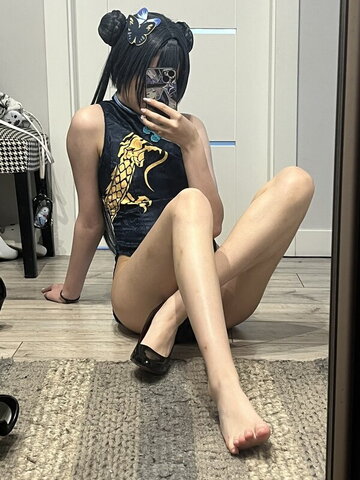 Eepy girl nude photo 4