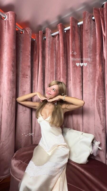 Eeveenara nude photo 2