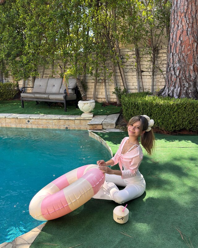 Eeveenara nude photo 11