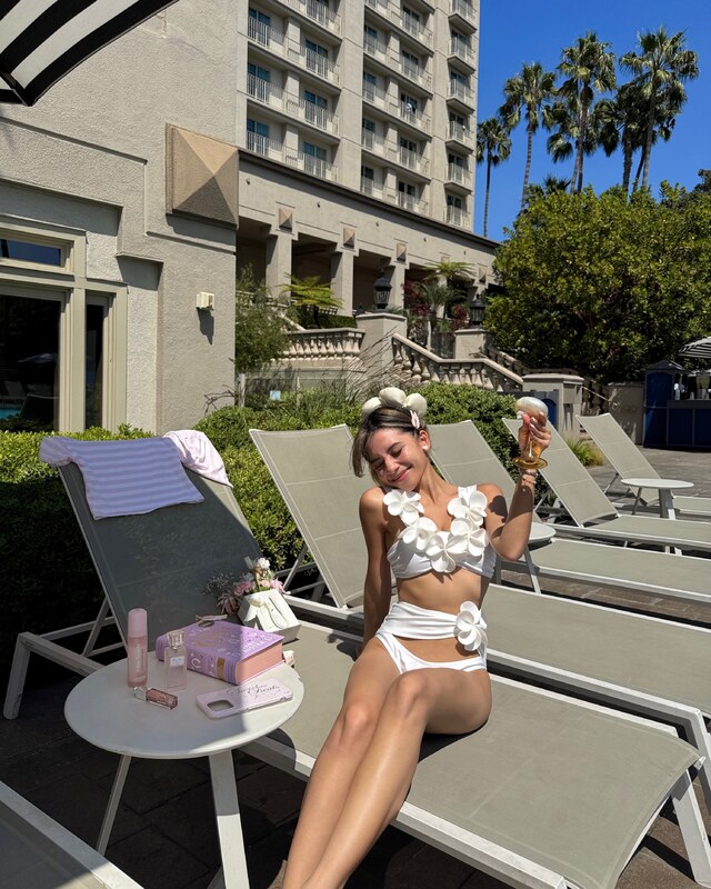 Eeveenara nude photo 4