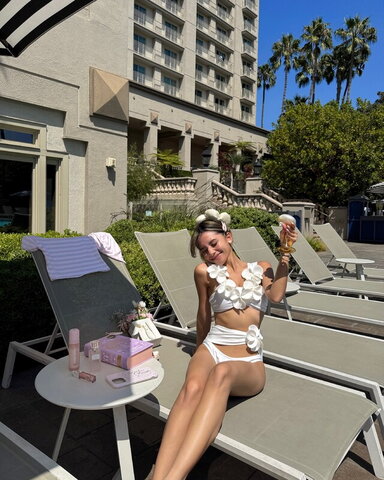 Eeveenara nude photo 7