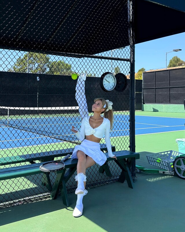 Eeveenara nude photo 8