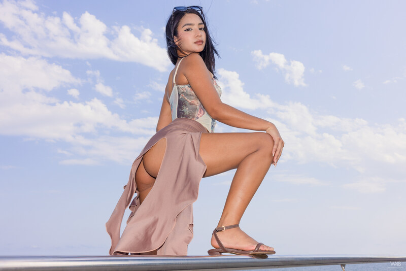 Effy nude photo 5