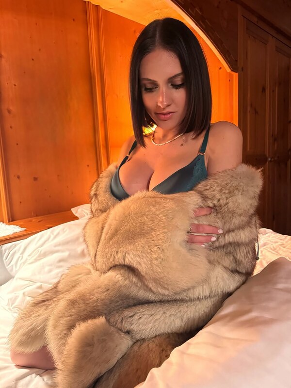 Eggsout nude photo 3