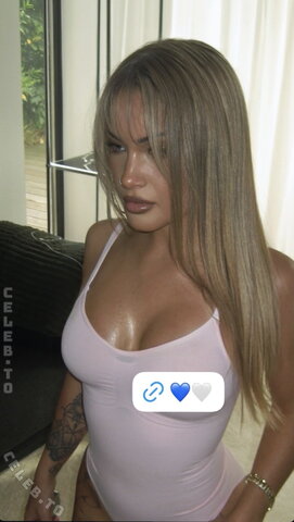 Eileensziv – She is active again on OnlyFans