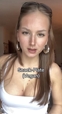 Einfachlia nude photo 9