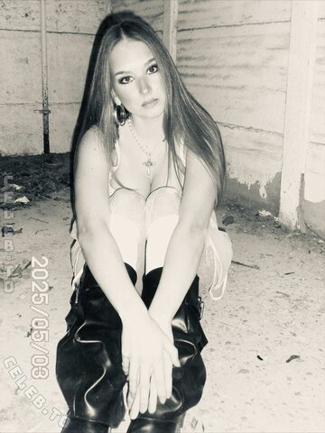 Einfachlia nude photo 6