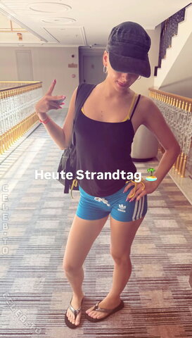 Einfachlia nude photo 8