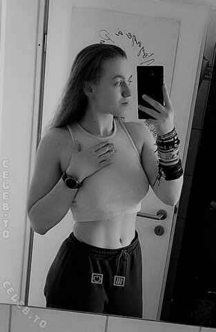 einfachnurchristiinaa nude photo 13