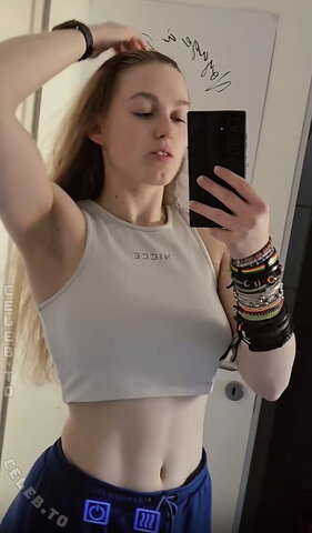 einfachnurchristiinaa nude photo 11