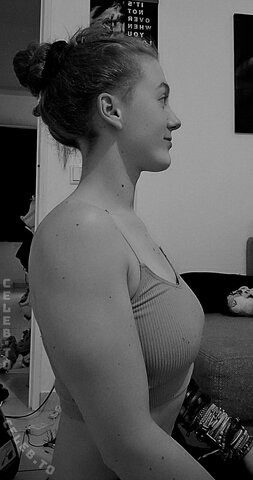 einfachnurchristiinaa nude photo 9
