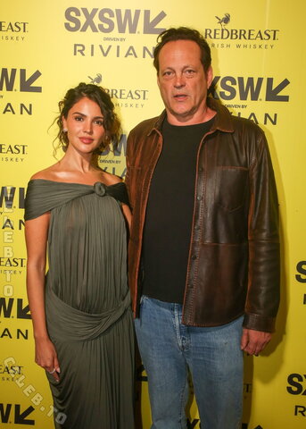 Eiza González nude photo 4