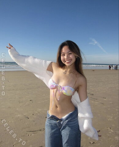 Elaine Gu nude photo 10