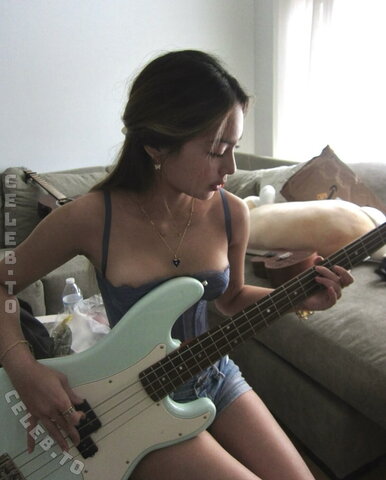 Elaine Gu nude photo 2